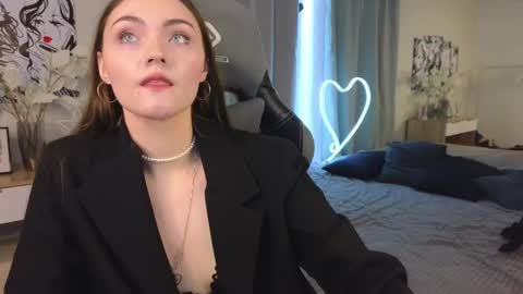 Snapshot of kira_jin chatting on March 4, 11:40 am kira_jin online show from March 4, 11:40 am