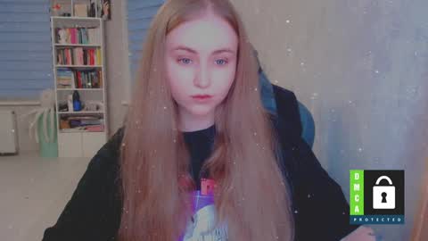 Snapshot of kira_love_sleep chatting on December 2, 4:31 pm you know thumb up me please its important online show from December 2, 4:31 pm