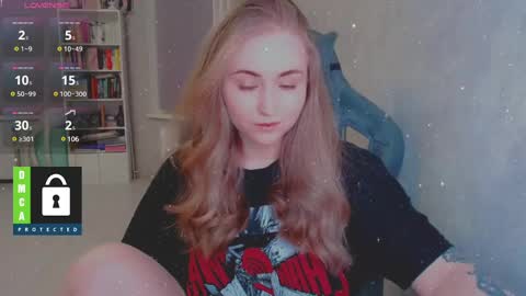 Snapshot of kira_love_sleep chatting on February 22, 5:24 pm you know thumb up me please its important online show from February 22, 5:24 pm