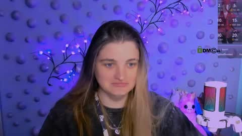 kira_melt online show from April 14, 11:22 pm