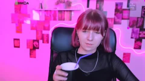 kira_melt online show from April 22, 7:37 pm