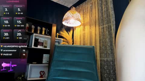 Snapshot of kira_rizzoo chatting on December 17, 5:36 pm KIRA online show from December 17, 5:36 pm