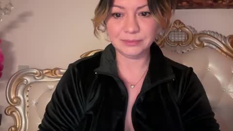 KiraDivine online show from January 7, 1:57 pm