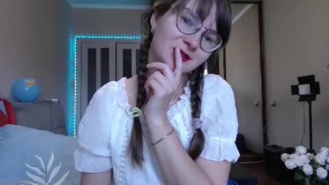 KiraGoldens online show from September 21, 6:04 am