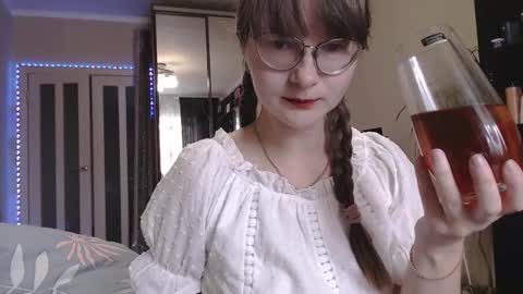 KiraGoldens online show from September 25, 7:01 am