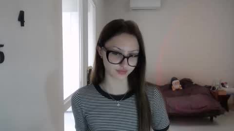 kirakittenn online show from October 18, 8:37 am