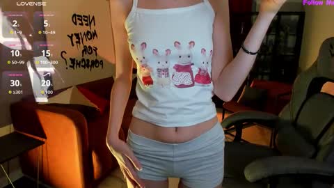 Snapshot of kiramontoyaa chatting on October 18, 8:42 pm Kira online show from October 18, 8:42 pm