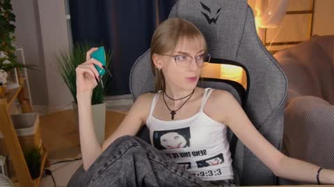Snapshot of kiramontoyaa chatting on April 9, 11:54 pm Kira online show from April 9, 11:54 pm