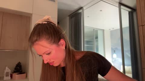 Snapshot of kiramystery chatting on February 18, 6:04 pm Kira online show from February 18, 6:04 pm