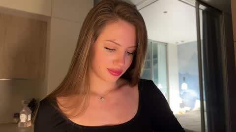 Snapshot of kiramystery chatting on March 2, 6:59 pm Kira online show from March 2, 6:59 pm