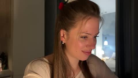 Snapshot of kiramystery chatting on March 11, 1:28 pm Kira online show from March 11, 1:28 pm