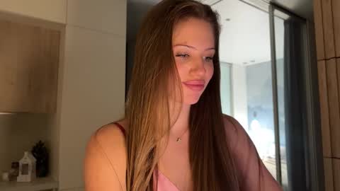 Snapshot of kiramystery chatting on March 17, 4:32 pm Kira online show from March 17, 4:32 pm