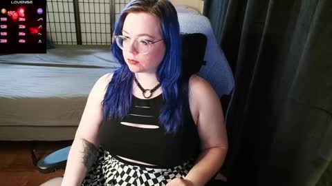 Snapshot of kiraspitqueen chatting on January 17, 2:18 am KiraSpitQueen online show from January 17, 2:18 am