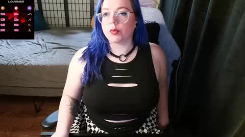 Snapshot of kiraspitqueen chatting on January 17, 5:21 am KiraSpitQueen online show from January 17, 5:21 am