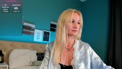 Snapshot of kirasun_ chatting on September 24, 12:19 pm KiraSun online show from September 24, 12:19 pm