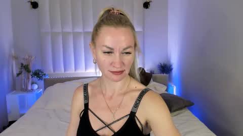 KiraSun online show from December 13, 7:53 pm