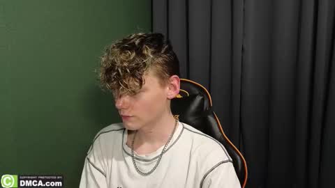 Snapshot of kirill_20_cm chatting on February 19, 1:45 am Kirill and Andrey online show from February 19, 1:45 am