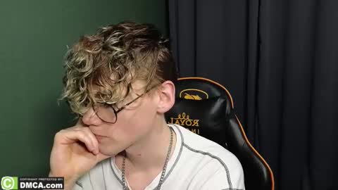 Snapshot of kirill_20_cm chatting on February 20, 1:35 am Kirill and Andrey online show from February 20, 1:35 am