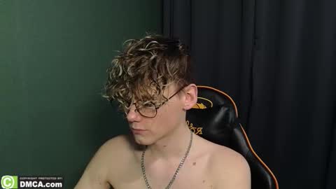 Snapshot of kirill_20_cm chatting on February 20, 6:26 am Kirill and Andrey online show from February 20, 6:26 am