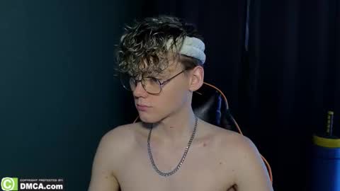 Snapshot of kirill_20_cm chatting on February 28, 6:36 am Kirill and Andrey online show from February 28, 6:36 am