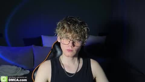 Snapshot of kirill_20_cm chatting on March 11, 8:59 pm Kirill and Andrey online show from March 11, 8:59 pm