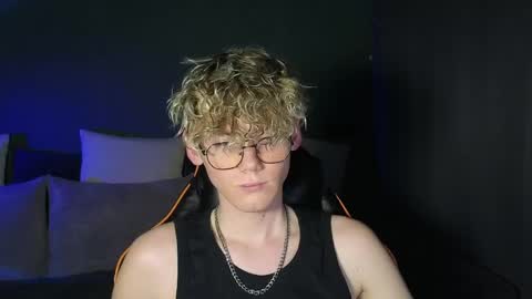 Snapshot of kirill_20_cm chatting on March 20, 11:42 pm Kirill and Andrey online show from March 20, 11:42 pm