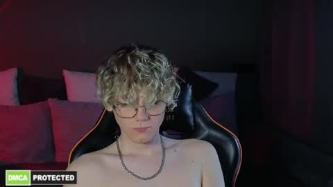 Snapshot of kirill_20_cm chatting on March 27, 8:26 am Kirill and Andrey online show from March 27, 8:26 am