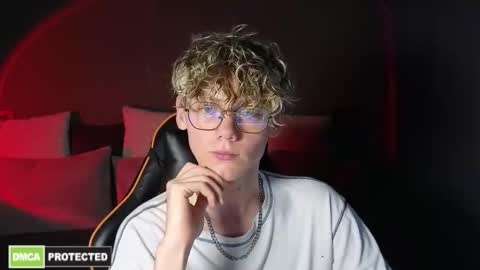 Snapshot of kirill_20_cm chatting on March 28, 12:16 pm Kirill and Andrey online show from March 28, 12:16 pm