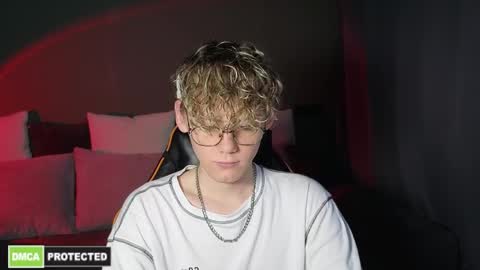 Snapshot of kirill_20_cm chatting on March 29, 1:22 pm Kirill and Andrey online show from March 29, 1:22 pm