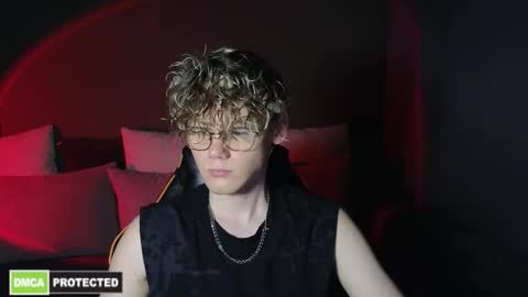 Snapshot of kirill_20_cm chatting on March 31, 1:33 pm Kirill and Andrey online show from March 31, 1:33 pm