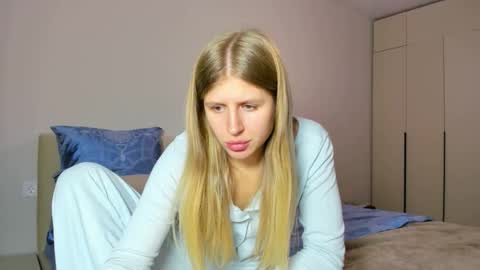 Kira online show from October 24, 5:53 pm