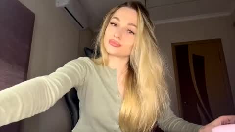 kirstinenter online show from February 22, 10:25 am