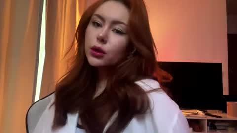 Mia online show from June 10, 2:27 pm