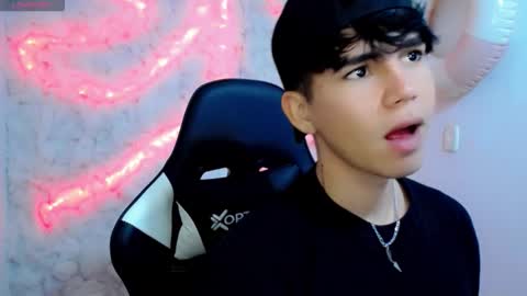 kiss_whitee online show from October 1, 11:33 pm