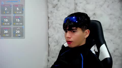 kiss_whitee online show from November 29, 11:41 pm