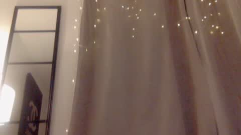 Snapshot of kissahsins chatting on September 13, 3:28 am Kissah Kreampuff online show from September 13, 3:28 am