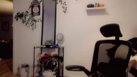 Snapshot of kissahsins chatting on November 22, 2:54 am Kissah Kreampuff online show from November 22, 2:54 am