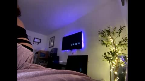 Snapshot of kissahsins chatting on February 1, 11:36 pm Kissah Kreampuff online show from February 1, 11:36 pm