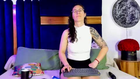 Kissing Company online show from May 18, 1:56 am