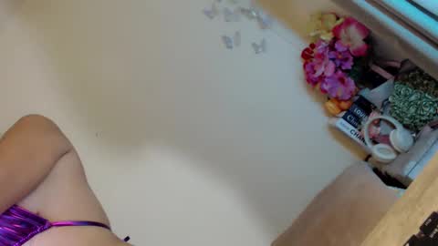 Snapshot of kissmebetter chatting on December 14, 5:47 pm Saint Onicka online show from December 14, 5:47 pm