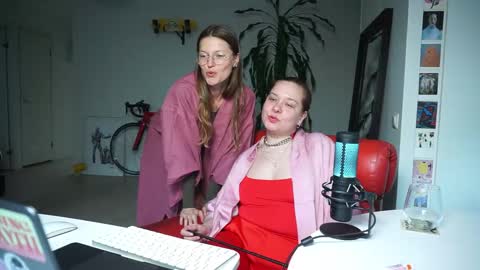 Snapshot of kissmisslily chatting on September 29, 3:28 pm Mistress Lily Mary online show from September 29, 3:28 pm
