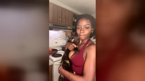 kissmyhipss online show from April 3, 4:21 am