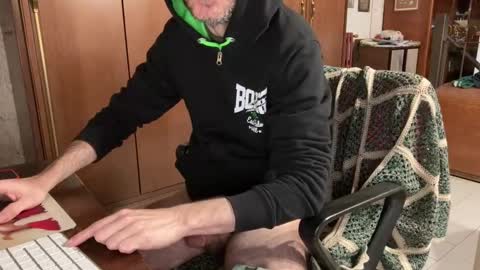 Snapshot of kissofbanned1983 chatting on February 8, 7:56 am kissofbanned1983 online show from February 8, 7:56 am