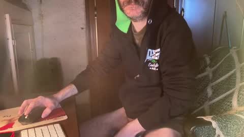 kissofbanned1983 online show from May 16, 9:39 am