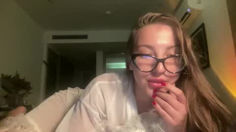 Snapshot of kit_kata chatting on February 21, 6:53 pm Kit kata online show from February 21, 6:53 pm