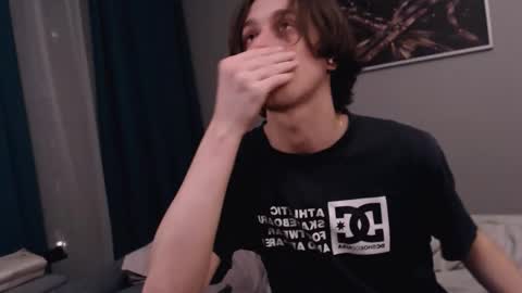 Snapshot of kitkatsweetspot chatting on March 1, 8:11 pm kitkatsweetspot online show from March 1, 8:11 pm