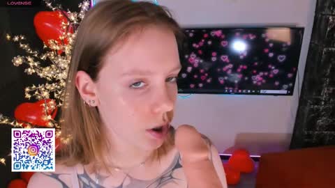 Snapshot of kitness_sky chatting on February 16, 1:05 pm Kitness online show from February 16, 1:05 pm