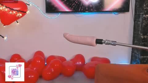 Snapshot of kitness_sky chatting on February 18, 1:11 pm Kitness online show from February 18, 1:11 pm