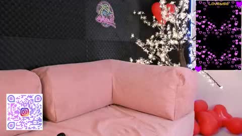 Snapshot of kitness_sky chatting on February 25, 12:55 pm Kitness online show from February 25, 12:55 pm