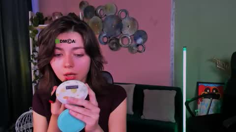 kitniss online show from October 18, 12:17 pm